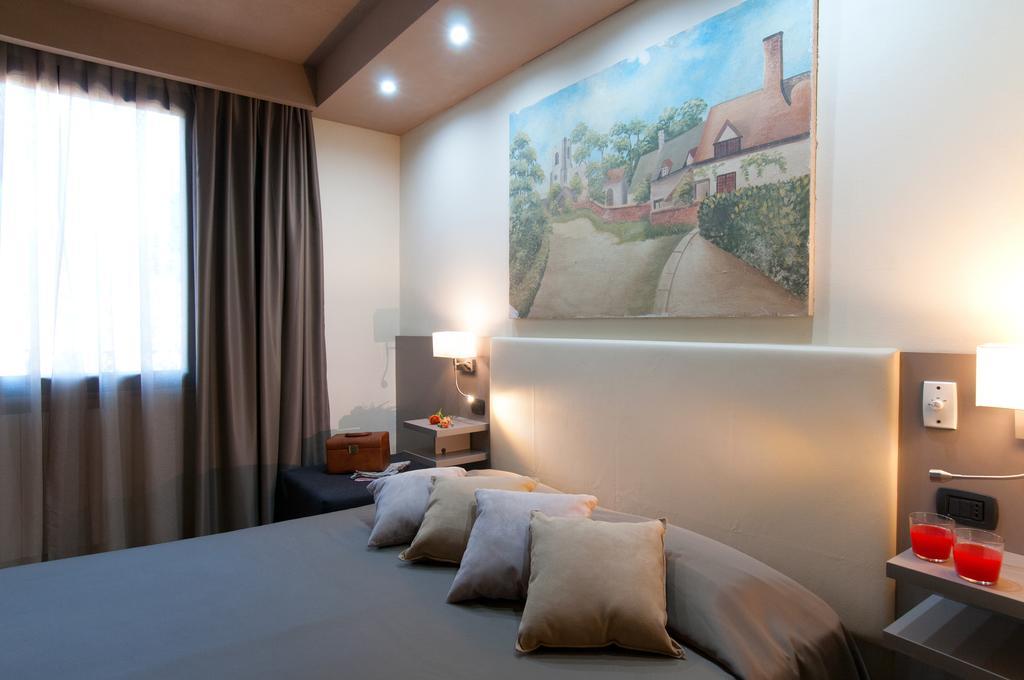 Holiday Rooms Antica Badia 볼테라 객실 사진