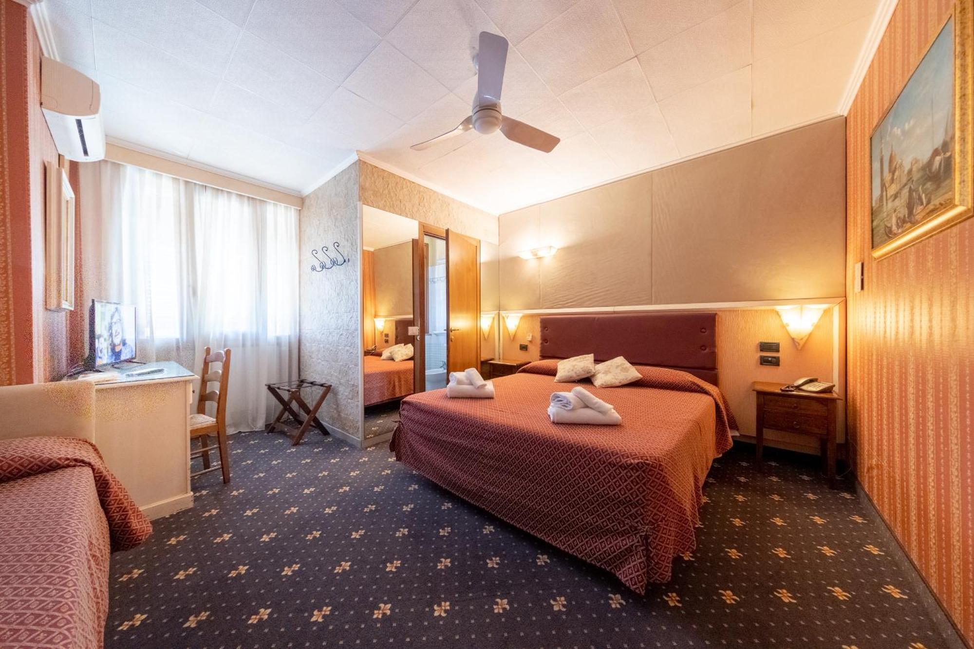 Holiday Rooms Antica Badia 볼테라 외부 사진