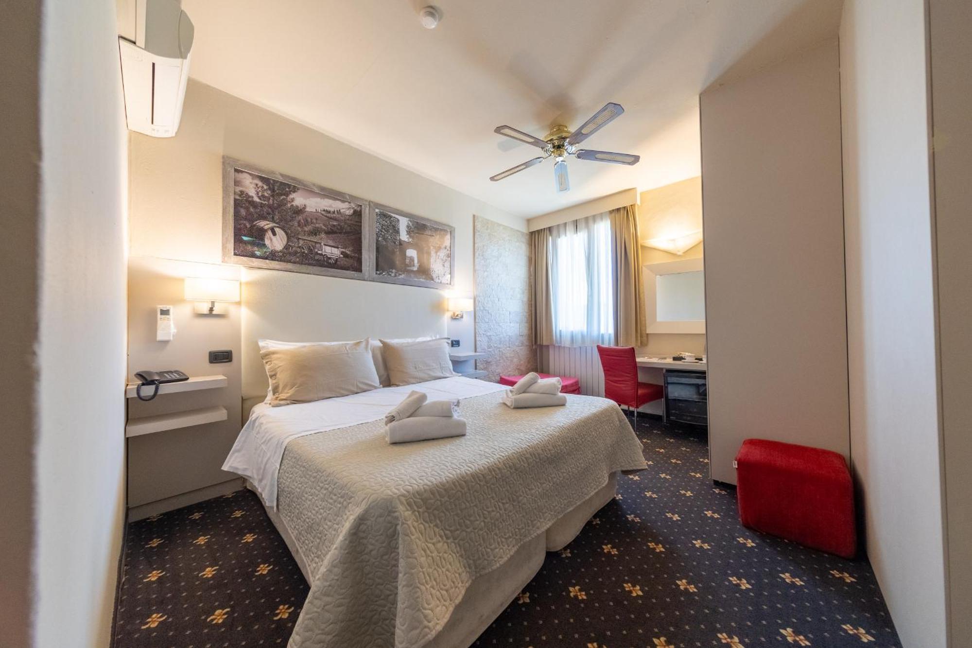 Holiday Rooms Antica Badia 볼테라 외부 사진