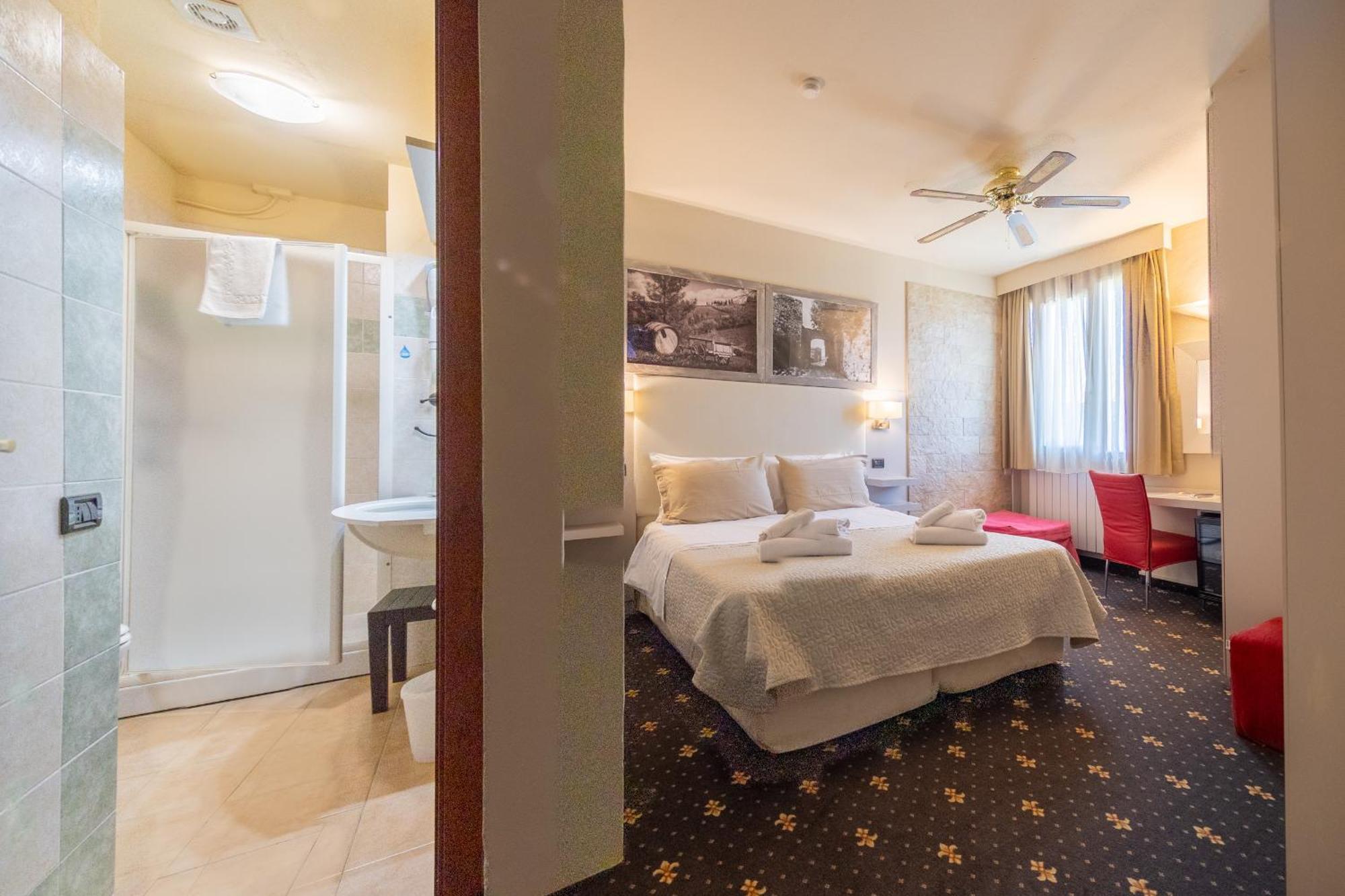 Holiday Rooms Antica Badia 볼테라 외부 사진