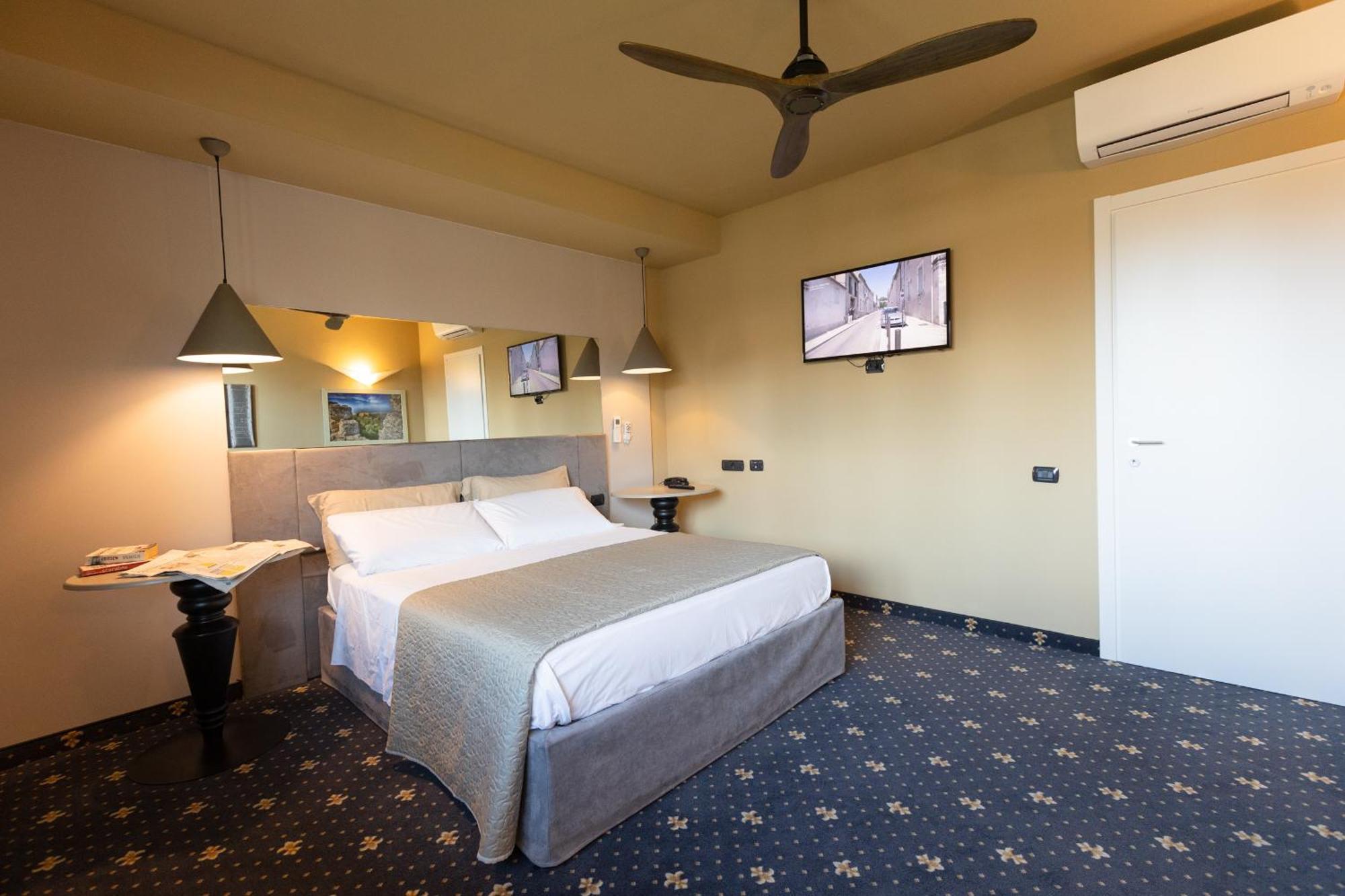 Holiday Rooms Antica Badia 볼테라 외부 사진