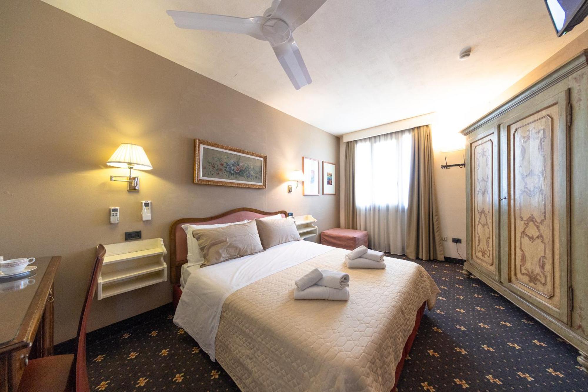 Holiday Rooms Antica Badia 볼테라 외부 사진