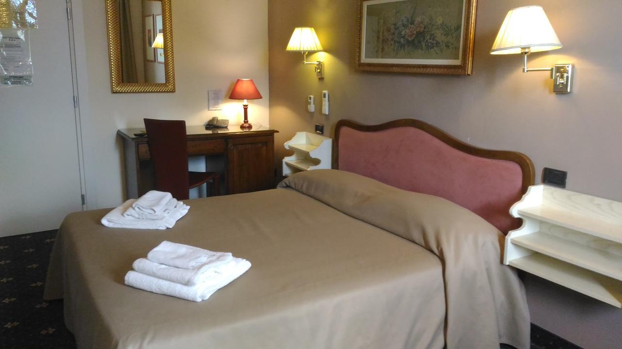 Holiday Rooms Antica Badia 볼테라 외부 사진